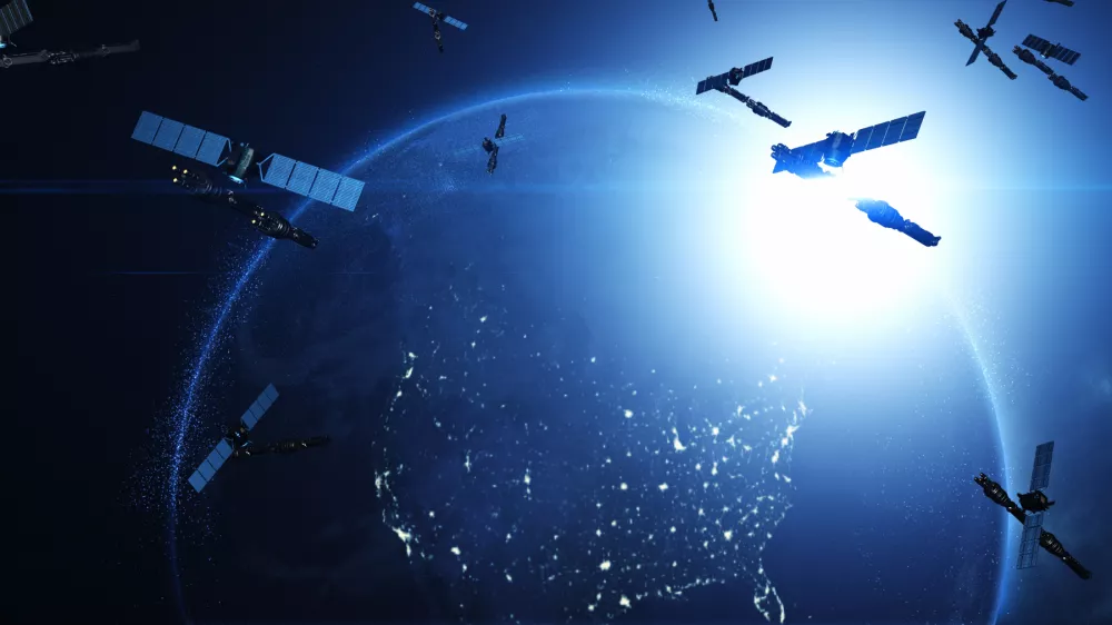 Zemljo obkrožajo &scaron;tevilni objekti, ki bodo prej ali slej padli nazaj nanjo. / Foto: Istock