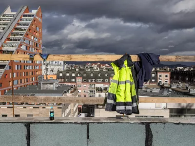 - Simbolična fotografija, Gradbeni&scaron;tvo, gradbeni delavci, poslovodenje,- 29.01.2025. - Vodeni ogled gradnje poslovno stanovanjskega objekta Vilharia, ki ga gradi podjetje Corwin iz Slova&scaron;ke.//FOTO: Bojan Velikonja / Foto: Bojan Velikonja