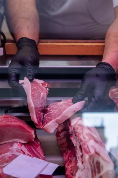 Barva mesa nam veliko pove. / Foto: Istock