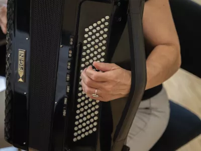  harmonika- 07.10.2023 &ndash; Konservatorij za glasbo in balet Ljubljana - ženski harmonikarski orkester AccordiOna v sestavi dijakinj, &scaron;tudentk in profesoric harmonike iz Slovenije, Hrva&scaron;ke in Italije pod dirigentsko taktirko Radmile Bikić Magdić FOTO: Nik Erik Neubauer