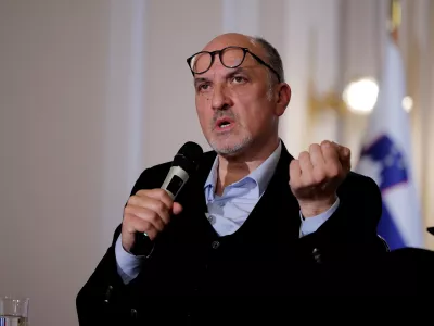 Ljubljana, Predsedniska palaca.Ob mednarodnem dnevu zensk sta predsednica republike Natasa Pirc Musar in predsednica DZ Urska Klakocar Zupancic priredili posebno slovesnost v predsedniski palaci.Okrogla miza z naslovom Spodbude in prepreke do druzbe enakih moznosti.Novinar in publicist dr. Janez Marke&scaron;.