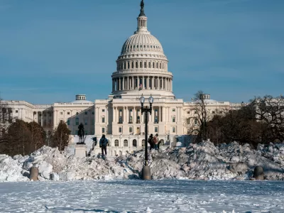 01 February 2026, US, Washington: Snow is piled up near the Reflecting Pool by the US Capitol as sub-freezing temperatures continue. Photo: Andrew Leyden/ZUMA Press Wire/dpa