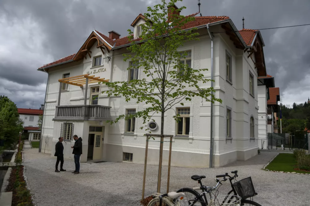 - 11.05.2021 &ndash; Hribarjeva Vila Zlatica - prenovljena me&scaron;čanska vila nekdanjega ljubljanskega župana Ivana Hribarja,Cesta 27. aprila 47  //FOTO: Luka Cjuha. / Foto: Luka Cjuha