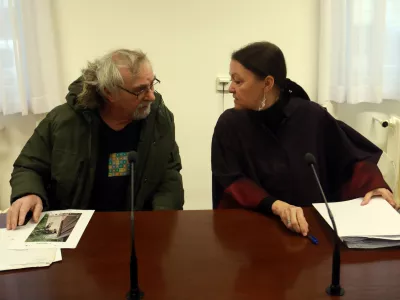 82-letnik spal s pi&scaron;tolo: "Ustrelil sem ga v samoobrambi"