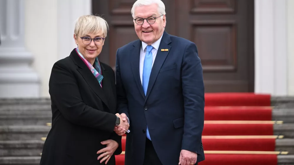 02 February 2026, Berlin: German President Frank-Walter Steinmeier receives the Slovenian President Natasa Pirc Musar. Photo: Britta Pedersen/dpa