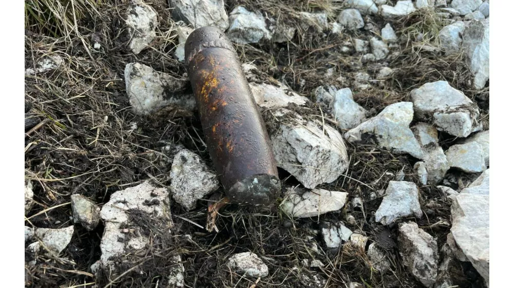 bomba granata velo polje