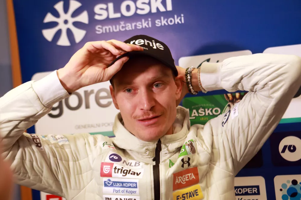 20.01.2026 - novinarska konferenca smučarskih skakalcev pred odhodom v ObersdorfAnže&nbsp; Lani&scaron;ekFoto: Tomaž Skale / Foto: Tomaž Skale