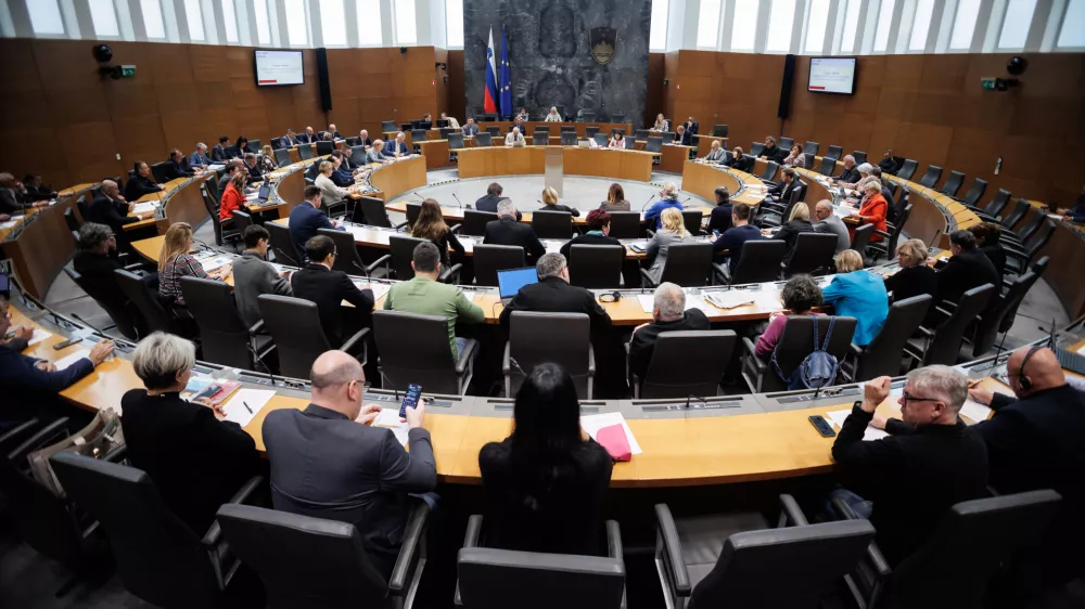 Ljubljana, drzavni zbor.Nadaljevanje seje DZ, na kateri so med drugim nadaljevali obravnavo proracunskih dokumentov za leti 2026 in 2027.