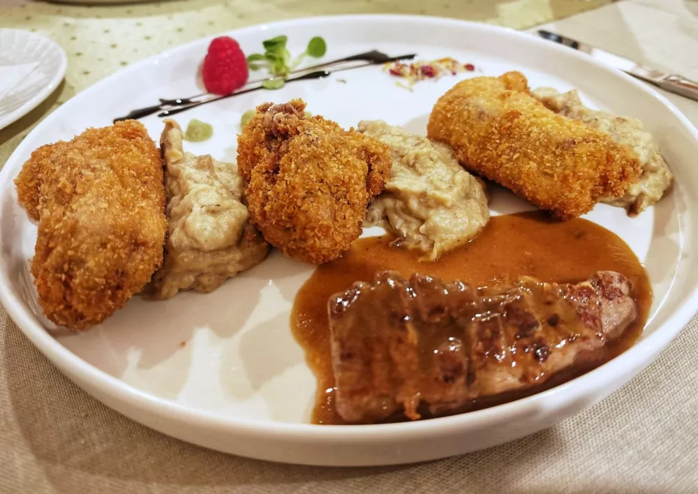 Srnin file, Dom Frata