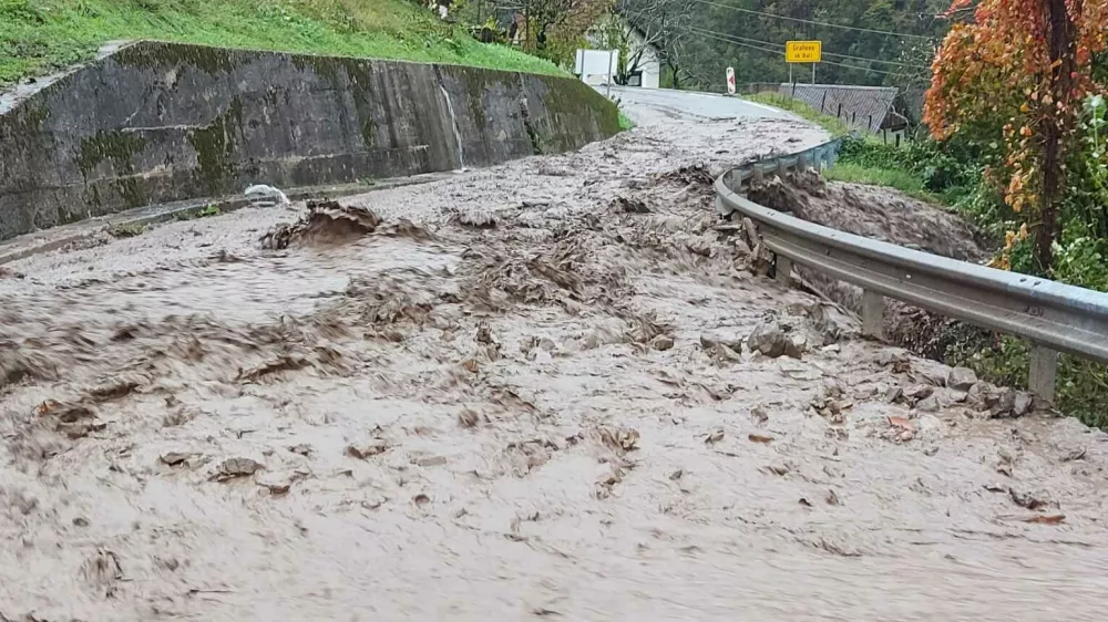 Grahovo ob Baci.Razlivanje vode v Baski grapi.