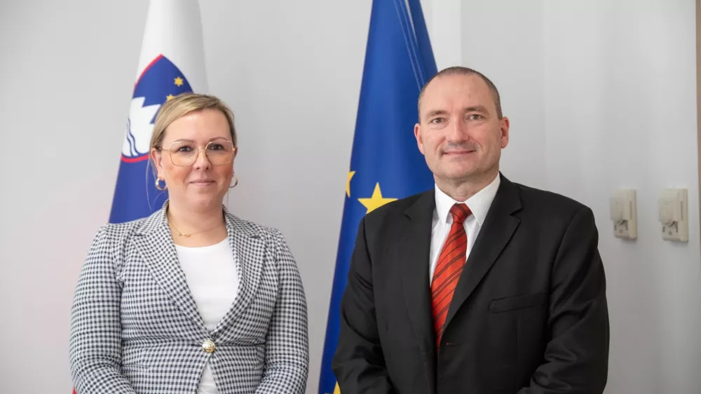 Mateja Čalu&scaron;ić, ministrica za kmetijstvo, gozdarstvo in prehrano, dr. Jože Podgor&scaron;ek, predsednik Kmetijsko gozdarske zbornice Slovenije. Foto: MKGP