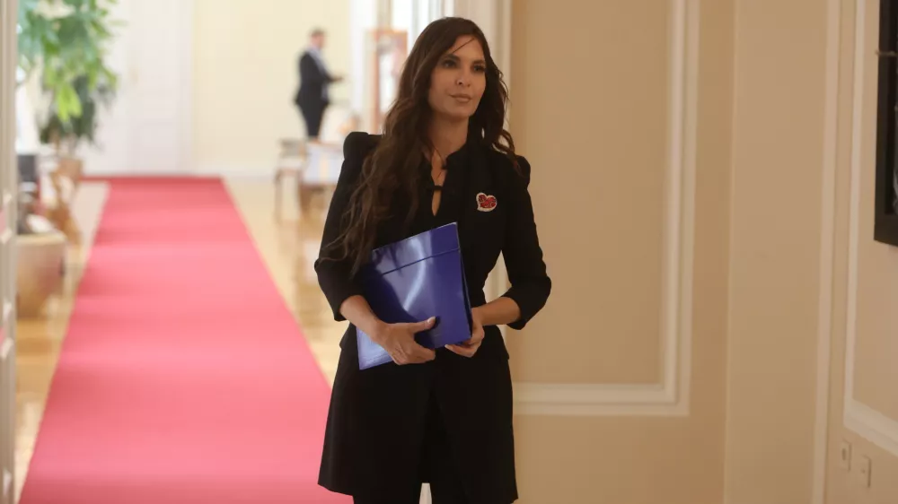 - Eva Irgl, poslanka stranke Demkrati,- 11.07.2025. - predsednik vlade Robert Golob je gostil srečanje s predsedniki parlamentarnih strank na temo članstva Slovenije v Natu ter vpra&scaron;anja izvedbe referenduma glede povečanja obrambnih izdatkov Slovenije.//FOTO: Bojan Velikonja