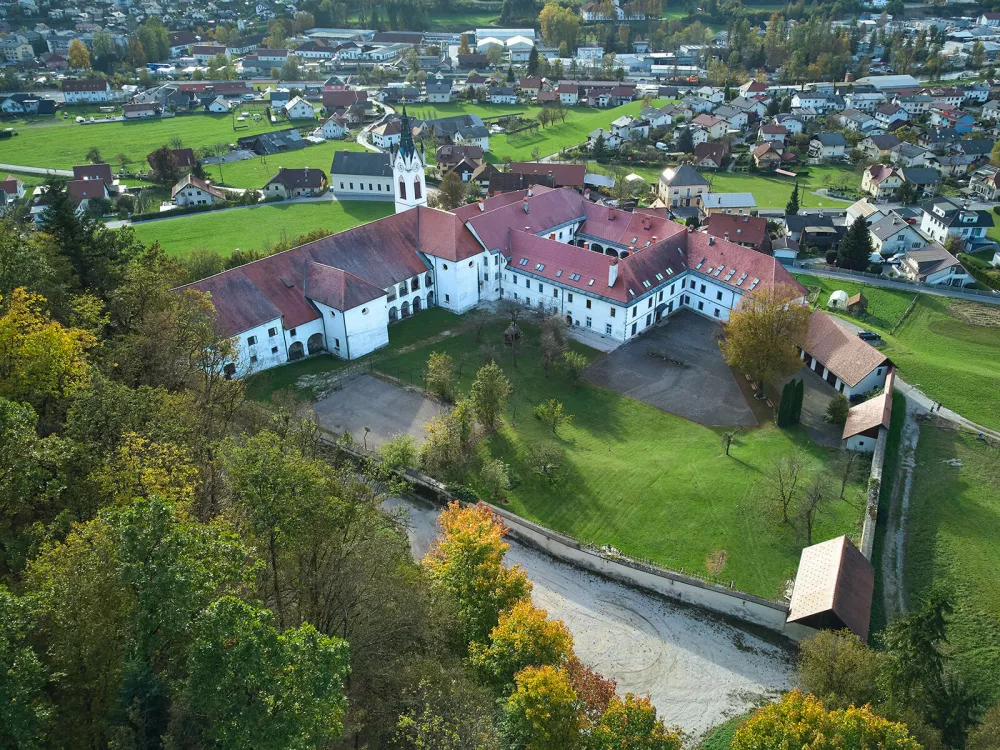 Bi prespali s samostanu? V tem kraju to lahko storite