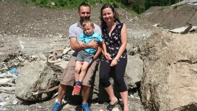 Mladi družinici Breznik - Krajnc je plaz avgusta 2023 dobesedno odnesel hi&scaron;o. Ko smo jih obiskali junija 2024, so upali, da se bodo lahko v novi dom vselili konec leta 2025, a so od tega cilje &scaron;e zelo oddaljeni. / Foto: Tatjana Pihlar