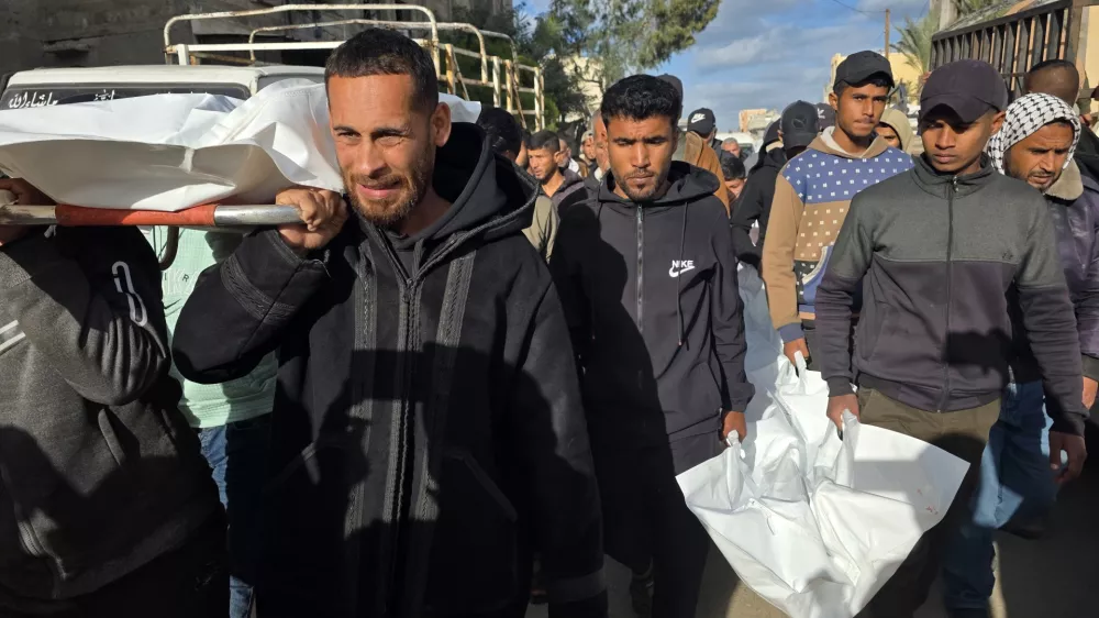04 February 2026, Palestinian Territories, Khan YunisPalestinians bid farewell to the bodies of three citizens at Nasser Hospital in Khan Younis, who were killed in an Israeli attack on their displacement tent south of the city. According to medical sources, 18 citizens were killed today in Israeli attacks on various areas of the Gaza Strip. PhotoTariq Mohammad/APA Images via ZUMA Press Wire/dpa