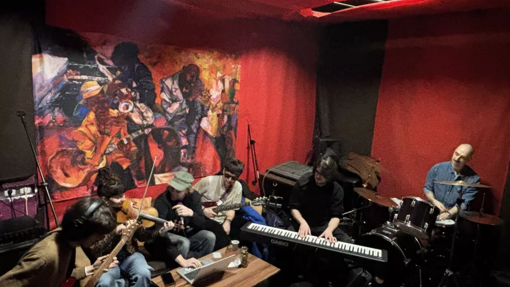 Vaje v sobi brez oken in elektrike