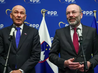 Ljubljana, Hotel InterContinental.Novinarska konferenca v okviru srecanja vodstva politicne skupine Evropske ljudske stranke (EPP) v Ljubljani.Predsednik SDS Janez Jansa in predsednik EPP Manfred Weber.