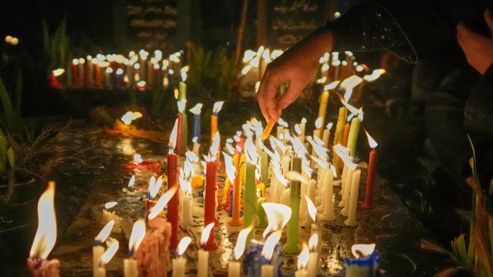 Kashmiri Shiite Muslims light candles on the graves of their relatives while offering prayers for the salvation of departed souls during Shab-e-Barat on the outskirts of Srinagar, in Indian controlled Kashmir, Tuesday, Feb. 3, 2026. (AP Photo/Mukhtar Khan)