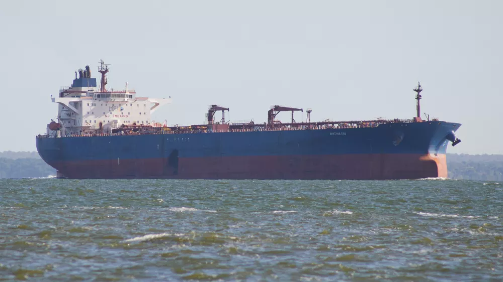 The oil tanker named Xanthos Eos steam on Lake Maracaibo, Venezuela, Wednesday, Jan. 7, 2026. (AP Photo/Edgar Frias)A