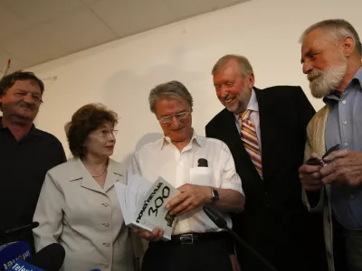Glavni in odgovorni uredniki: Tine Hribar, Spomenka Hribar, Niko Grafenauer, Dimitrij Rupel in Jože Snoj, - novinarska konferenca ob izidu jubilejne 300. &scaron;tevilke Nove revije in 25-letnici izhajanja- Nova revija, //FOTO: Jaka Adamič OPOMBA: ZA OBJAVO V ČASOPISU DNEVNIK / Foto: Jaka Adamič