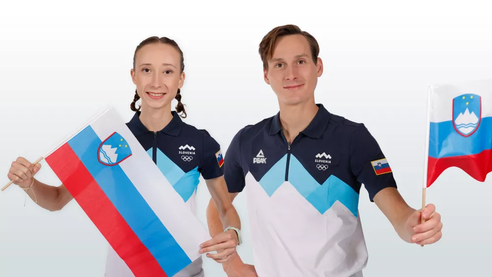 Ljubljana. Zastavonosi na otvoritvi zimskih olimpijskih iger 2026 Nika in Domen Prevc.