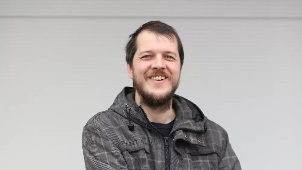 - 12.02.2026. - Klemen Fajs, pobudnik Iniciative za &Scaron;tepanjsko naselje, ki hoče razre&scaron;it problematiko s parkiri&scaron;či.//FOTO: Bojan Velikonja