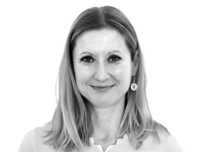 Tina Jereb- Redakcija Dnevnik 2024 - portreti za komentarje in kolumne - kolumnisti - komentatorji &ndash; novinarji - //FOTO: Tomaž Skale