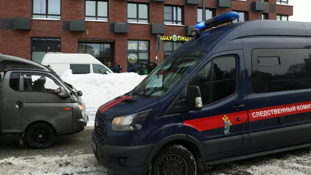 A van belonging to the Russian Investigative Committee is parked outside a residential building where the assassination attempt on Russian Lieutenant General Vladimir Alexeyev took place in Moscow, Russia February 6, 2026. REUTERS/Anastasia Barashkova