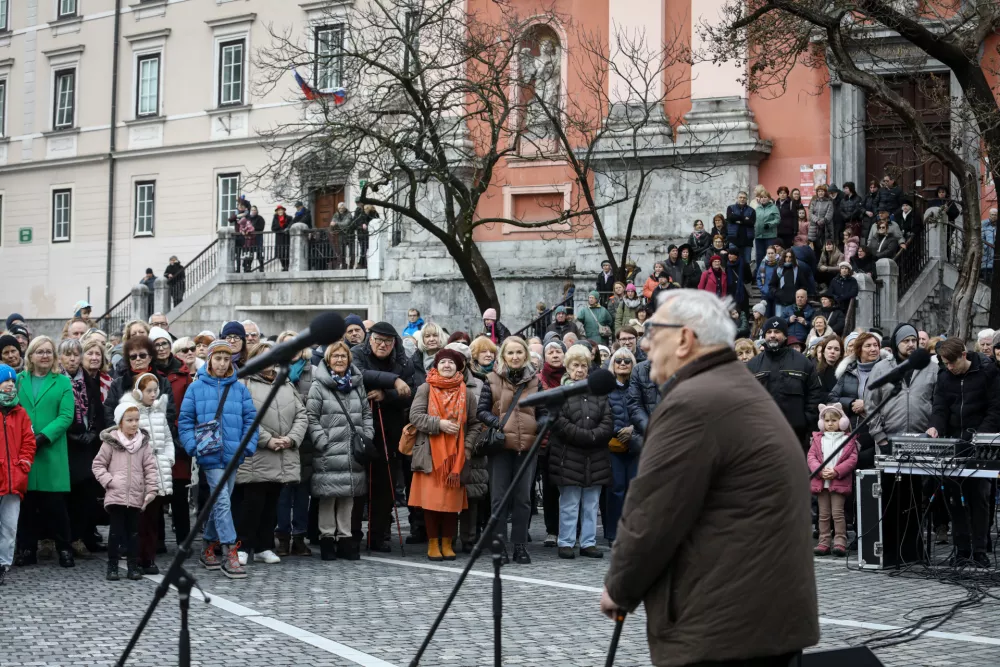 8.2.2026 - 40. tradicionalni recital Pre&scaron;ernove poezije ZDUS. Branje poezije. Pre&scaron;ernov trgKulturni praznikFoto: Luka Cjuha