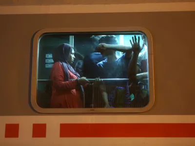 - 17.09.2015 - Hrva&scaron;ka - hrva&scaron;ko-srbska meja - mejni prehod Tovarnik - Begunci na prenatrpanem vlaku - vlak - železni&scaron;ka postaja-    - Begunci 2015 - migracije po zahodni balkanski poti - migracijska pot beguncev iz Sirije, Afganistana in Iraka čez Balkan proti zahodni Evropi - evropska begunska kriza - migranti -  //FOTO: Bojan Velikonja