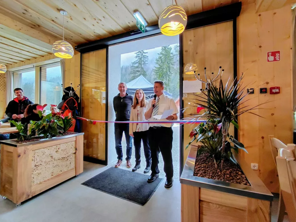 Odprta vrata nove postojanke ob Plan&scaron;arskem jezeru