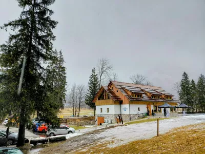 Odprta vrata nove postojanke ob Plan&scaron;arskem jezeru