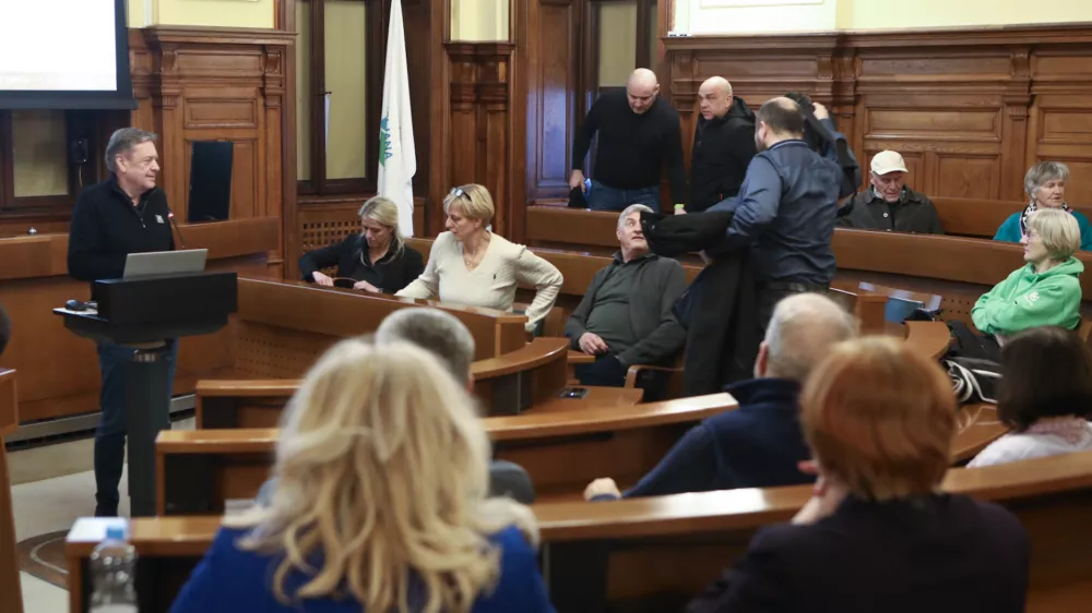 9.2.2026 - stanovalci Bilečanske ulice iz &Scaron;tepanjskega naselja z županom. Sestanek z Zoranom JankovićemFoto: Luka Cjuha