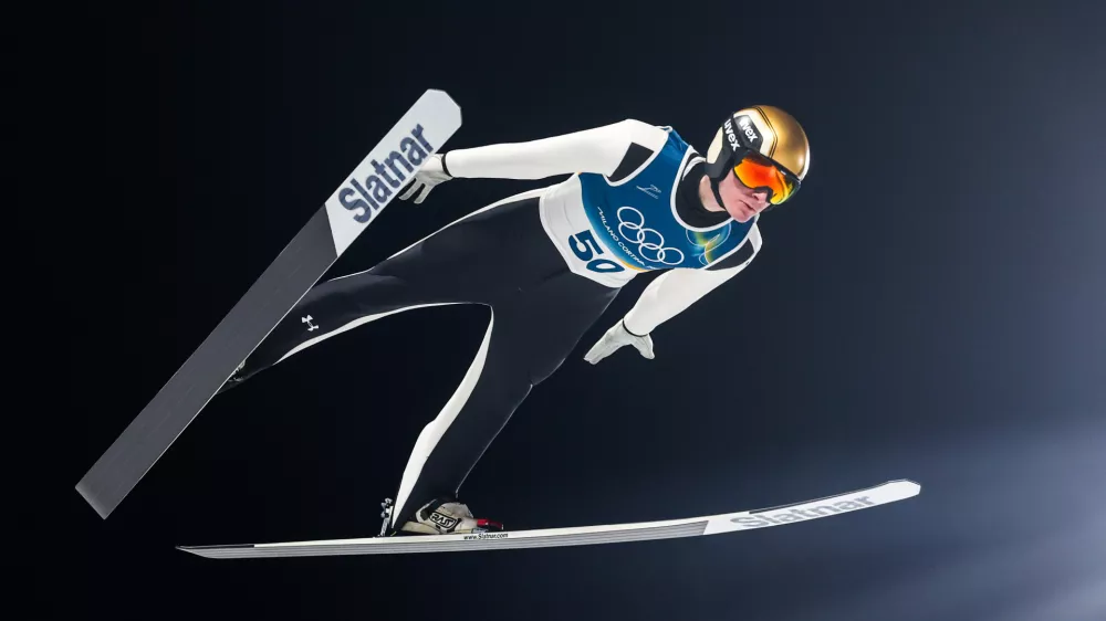 Italija, Predazzo.Zimske olimpijske igre 2026.Smucarski skoki, moska tekma na srednji skakalnici.Slovenski skakalec Domen Prevc.