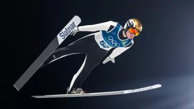 Italija, Predazzo.Zimske olimpijske igre 2026.Smucarski skoki, moska tekma na srednji skakalnici.Slovenski skakalec Domen Prevc.