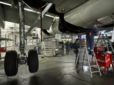 Ekskluzivno: kako je mali delničar začasno blokiral Easyetu prevzem Adrie Tehnike