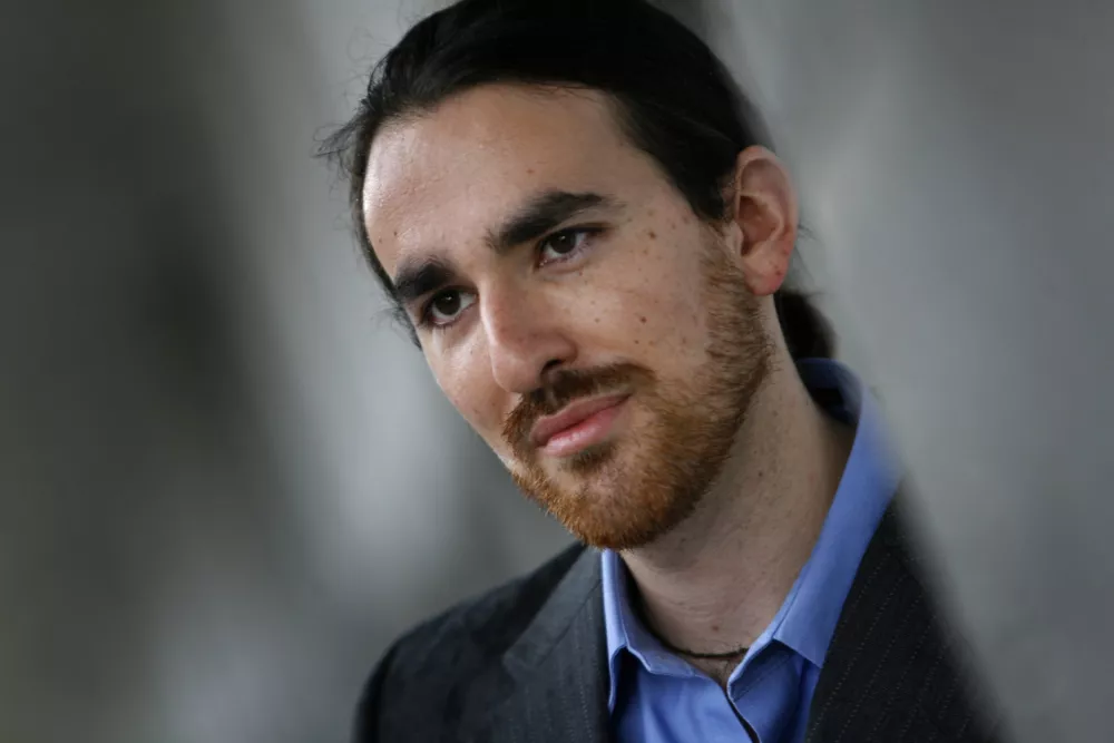 Kofetarica je kavo zamenjala za brzostrelko