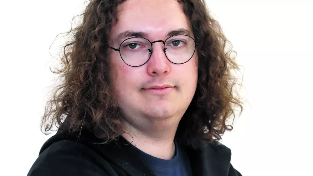 Ga&scaron;per Straži&scaron;ar- Redakcija Dnevnik 2024 - portreti za komentarje in kolumne - kolumnisti - komentatorji &ndash; novinarji - portret //FOTO: Luka Cjuha