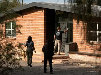 Investigators canvass Annie Guthrie's neighborhood after the disappearance of Nancy Guthrie, the 84-year-old mother of U.S. journalist and television host Savannah Guthrie, who went missing from her home in Tucson, U.S. February 10, 2026. REUTERS/Rebecca Noble