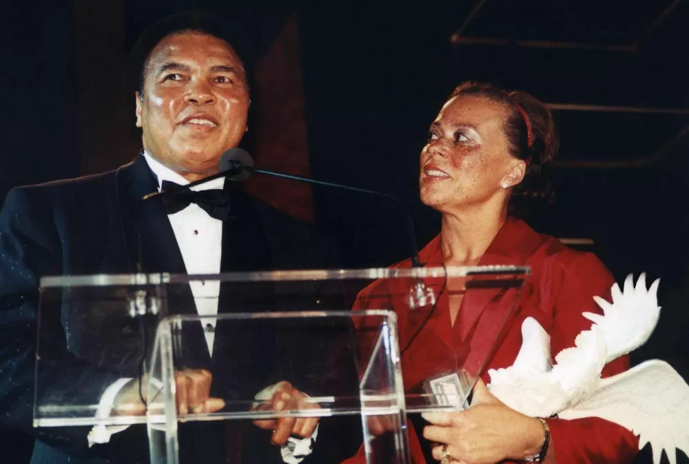 Muhammad Ali s svojo zadnjo ženo Lonnie v Washingtonu junija 2001 / Foto: Wikipedija