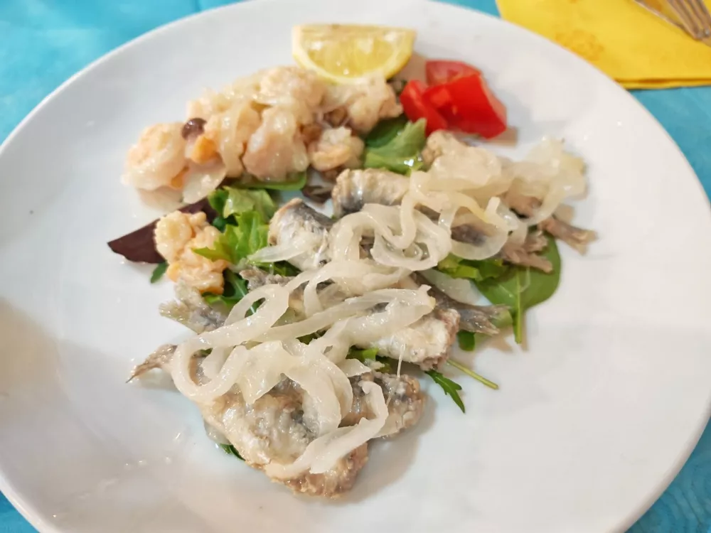 Sardele in gamberi na &scaron;avor / Foto: Miha First