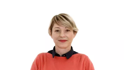 Nataša Bucik OzebekZA ONLINE - Redakcija Dnevnik 2024 - portreti za komentarje in kolumne - kolumnisti - komentatorji – novinarji - portret //FOTO: Luka Cjuha / Foto: Luka Cjuha