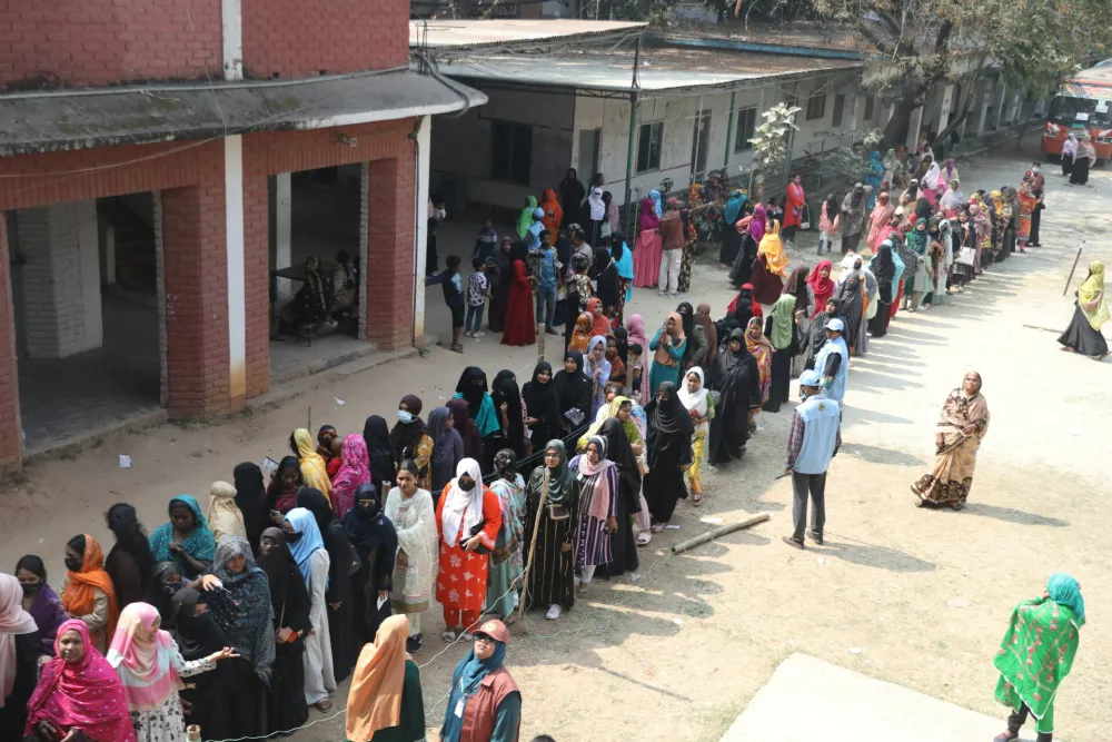 12 February 2026, Bangladesh, Dhaka: People line up to cast their vote in the 13th general election in Bangladesh. Photo: Habibur Rahman/ZUMA Press Wire/dpa