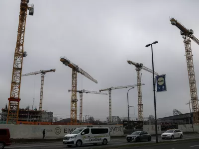 08.12.2025 - simbolična fotografija - gradbi&scaron;če - Emonika - žerjal - gradbeni&scaron;tvoFoto: Luka Cjuha