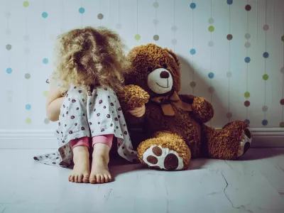 Deklica, ki joka, in medved