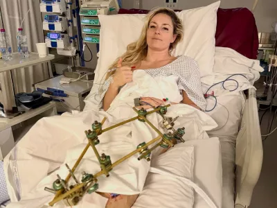U.S. skier Lindsey Vonn lies in a hospital bed, after she crashed during the Women's Downhill, in Treviso, Italy, in this picture obtained from social media on February 11, 2026. @lindseyvonn via Instagram/via REUTERS THIS IMAGE HAS BEEN SUPPLIED BY A THIRD PARTY. MANDATORY CREDIT. NO RESALES. NO ARCHIVES.