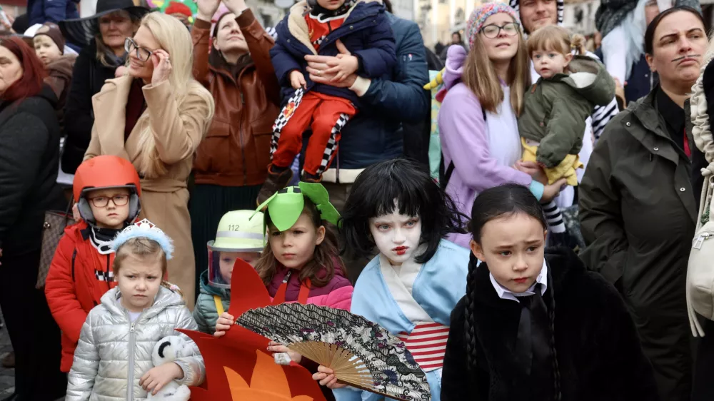 Na turobno soboto mesto prebudil karneval