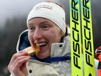 Milano Cortina 2026 Olympics - Biathlon - Women's 7.5km Sprint Victory Ceremony - Anterselva Biathlon Arena, South Tyrol, Italy - February 14, 2026. Gold medallist Maren Kirkeeide of Norway poses with her medal on the podium after winning the Women's 7.5km Sprint REUTERS/Eloisa Lopez