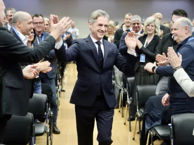 Golob pravi, da je hi&scaron;a prenovljena, ne pa &scaron;e dokončana