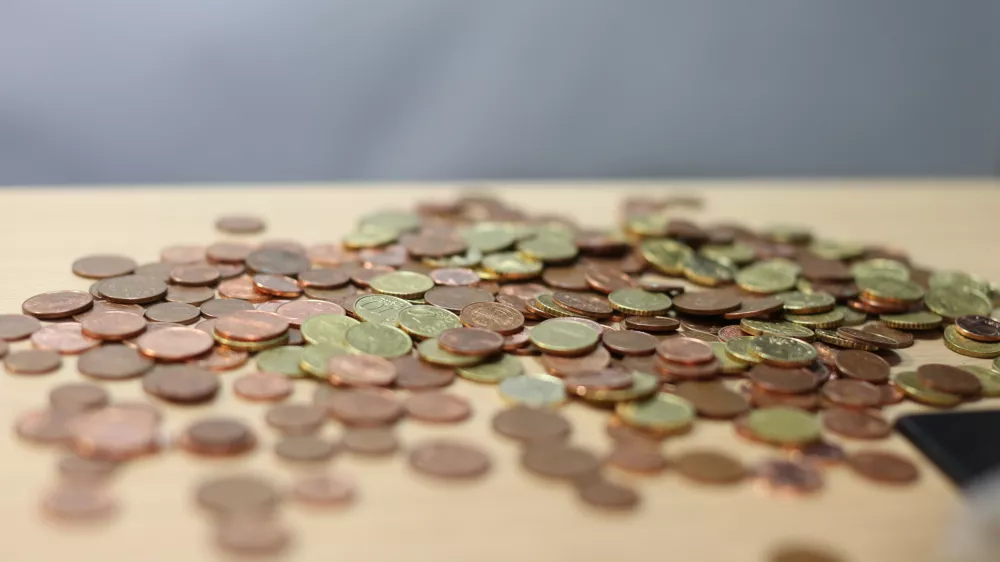 - simbolična fotografija 2019 - evro - evrokovanci - evrski kovanci - centi - denar - drobiž - finance //FOTO: Bojan Velikonja